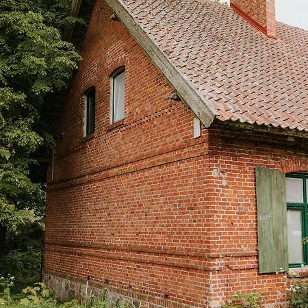 Stara Szkola Nad Jeziorem Czarne  Екстер'єр фото