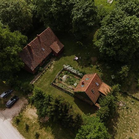 Stara Szkola Nad Jeziorem Czarne  Екстер'єр фото