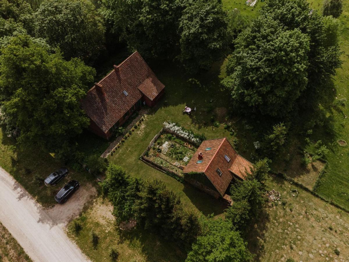 Stara Szkola Nad Jeziorem Czarne  Екстер'єр фото